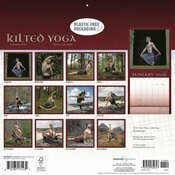 Calendrier papier Sexy Homme en Yoga Kilt Ecossais Carr